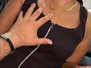 amiga de mi madre mostrando sus tangas para provocarme