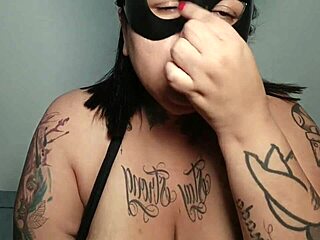 coelhona bbw sucked the carrot with another mouth - mary jhuana