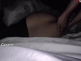 mi hermanastra en la cama, le cobré follando su gran culo 😈