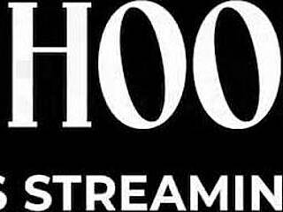 omg, that sweet juicy pussy is getting banged by a huge meaty cock 😍