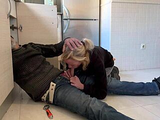 omg, hot wife sucks plumber in kitchen till cum fills her mouth... insane! 😍