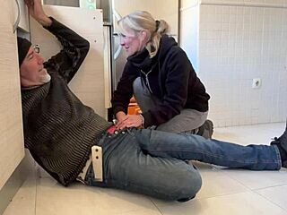 omg, hot wife sucks plumber in kitchen till cum fills her mouth... insane! 😍