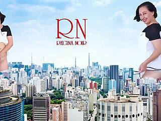 Giant lady without panties strolls around the city, as tall as King Kong for an amazing show