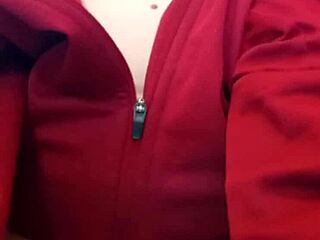 Mature amateur pisses while spreading her open pussy in homemade solo fetish scene