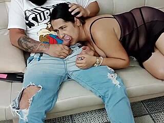 Masaje A Mi Madrastra Llega Demasiado Lejos Le Follo Su Boca Y Se La Dejo Llena De Leche