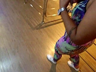 na academia sem calcinha treinando com tesão, blowjob e doggystyle público 🔥