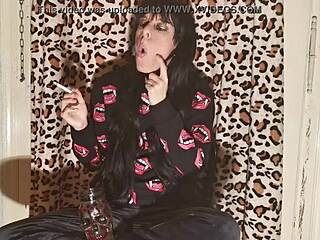 man, i’m lovin’ this goth girl smokin’ backstage!