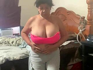 Dedeando Pussy with Big Tits in Suggestive Tease