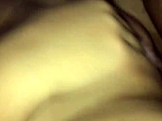 Tirando a virgindade do cu da novinha in a private moment