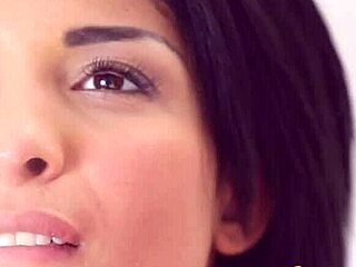 Heiße Brünette Wird Gefickt und Bekommt Sperma auf die Füße