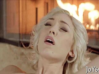 Legal age teen hottie rubs herself wild