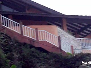 Couldn't hold back on the beach, masturbating my pussy right there? Full video by Rubens Badaró.