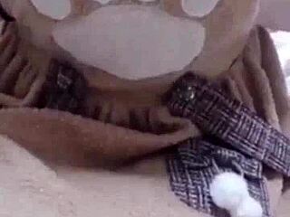 Does her wet pussy itch?