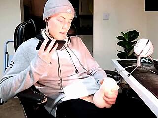 masturbating hard while chatting dirty on the phone with my girl