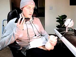 masturbating hard while chatting dirty on the phone with my girl