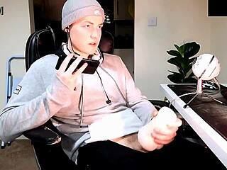 masturbating hard while chatting dirty on the phone with my girl