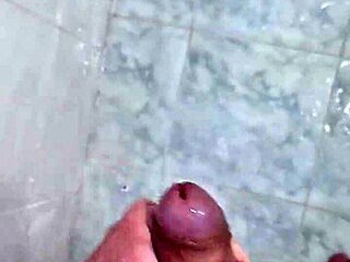 i jerk off in the shower feeling so good