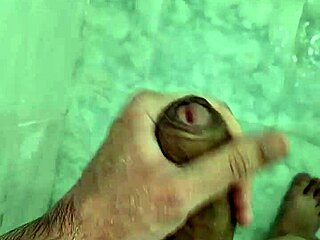 i jerk off in the shower feeling so good