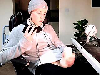 masturbating hard while chatting dirty on the phone with my girl