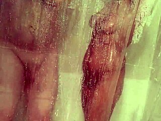 mandeezy4u2 bathes in shower with masturbation