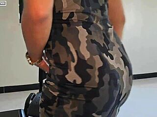 FIZ UMA SURPRESA AO MEU NOIVO BOMBEI MINHA BUCETA PRA QUE ELA FICASSE GOSTOSA E SUCULENTA