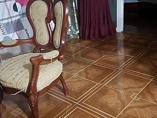 Me Encuentro a Mi Hermanastra Ventilando Su Concha y Se La Meto Rico!