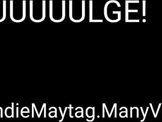 Stretch3x interacts in a group setting with suzeequebbw