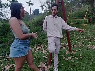 mi hermosa hermanastra me deja follarla para olvidar a mi ex