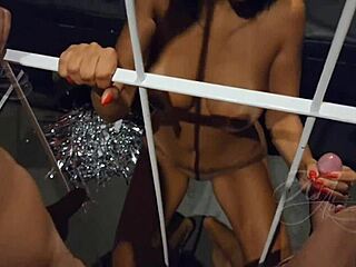 fui presa no carnaval e fodi com dois gatos na cela, caramba