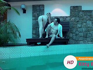 c�mara flagra casada gostosa fodendo no pool com o chefe