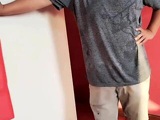 pizza delivery guy gets paid with my tight latina backside