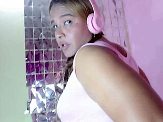 Gina Sucks and Moans Just for Your Dirty Pleasure.