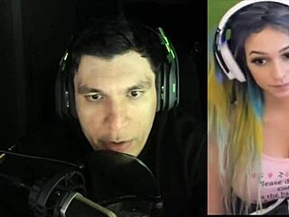 joycgee and trainwrecks tease on live webcam