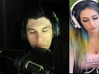 joycgee and trainwrecks tease on live webcam