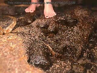 NOVINHA SQUIRTING ON THE BEACH!