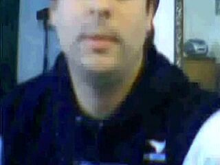 damn, pajero de cordoba flashing that short dick on webcam!