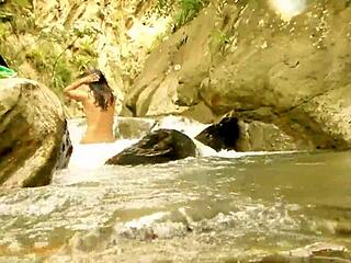 en espera de un macho alfa que me haga sentir mujer