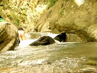 en espera de un macho alfa que me haga sentir mujer