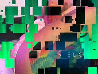 i saw this cute girl on her bed playin with herself, it was so hot