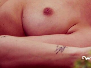 Fui ajudar o macho a lavar o carro mas eu que acabei caindo na mangueira.