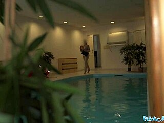 Risky sex with monster cock in pool 😏