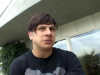 Watch this real amateur couple fucking at home for the first time?