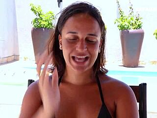 Entrevista com a novinha safada do momento assfucking blowjob