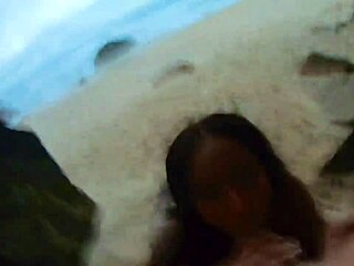 Primeira Mamada Do Ano - Fui De Maiô Socadinho Para Praia Coloquei Minha Bucetinha Pra Fora E Chamei O Estranho E Advinha O Que Aconteceu