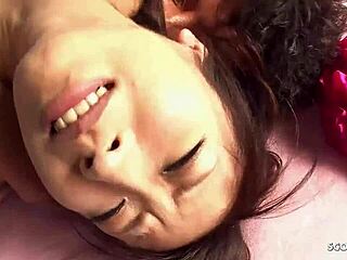 पतली एशियन सौतेली बहन धोखे में टाइट क्रीमपाई