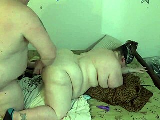 Gay couple uses fuck machine for double penetration