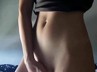 skinny maiskii drills herself with dildo