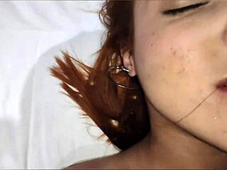 A gostosa da nicole transa feira uma verdadeira puta gozei na boquinha dessa safada