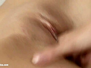 klaudia and leanna going down on each other