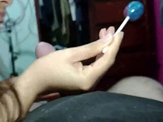 me follé a mi hermanastra mientras estábamos solos en casa porque su novio no le da el sexo